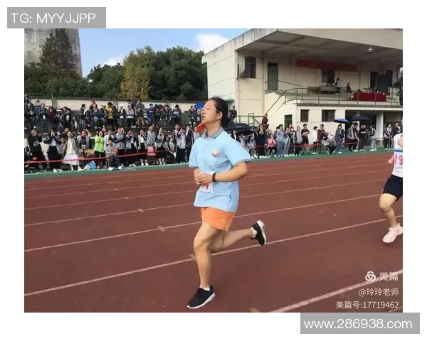 黄娜专访：从绿茵场到人生舞台的足球旅程回顾与展望