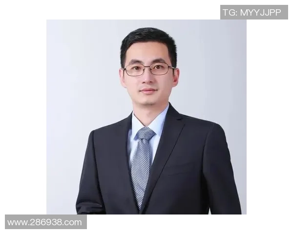 飞盘世界的探索与成长：赵伟的深度对话与人生旅程