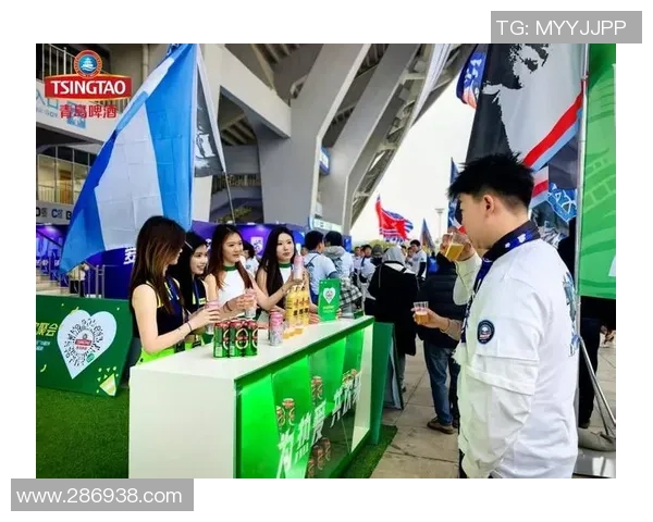 足球明星泼啤酒事件背后的故事与球迷反应揭秘 足球明星泼啤酒事件背后的故事与球迷反应揭秘