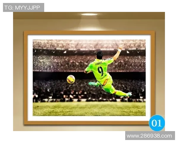 足球明星复古挂画设计展现经典魅力与运动激情的完美结合